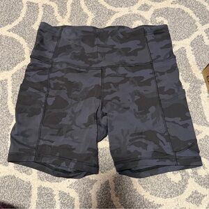 Lululemon Fast and Free Women's Black Camouflage Shorts, size 8